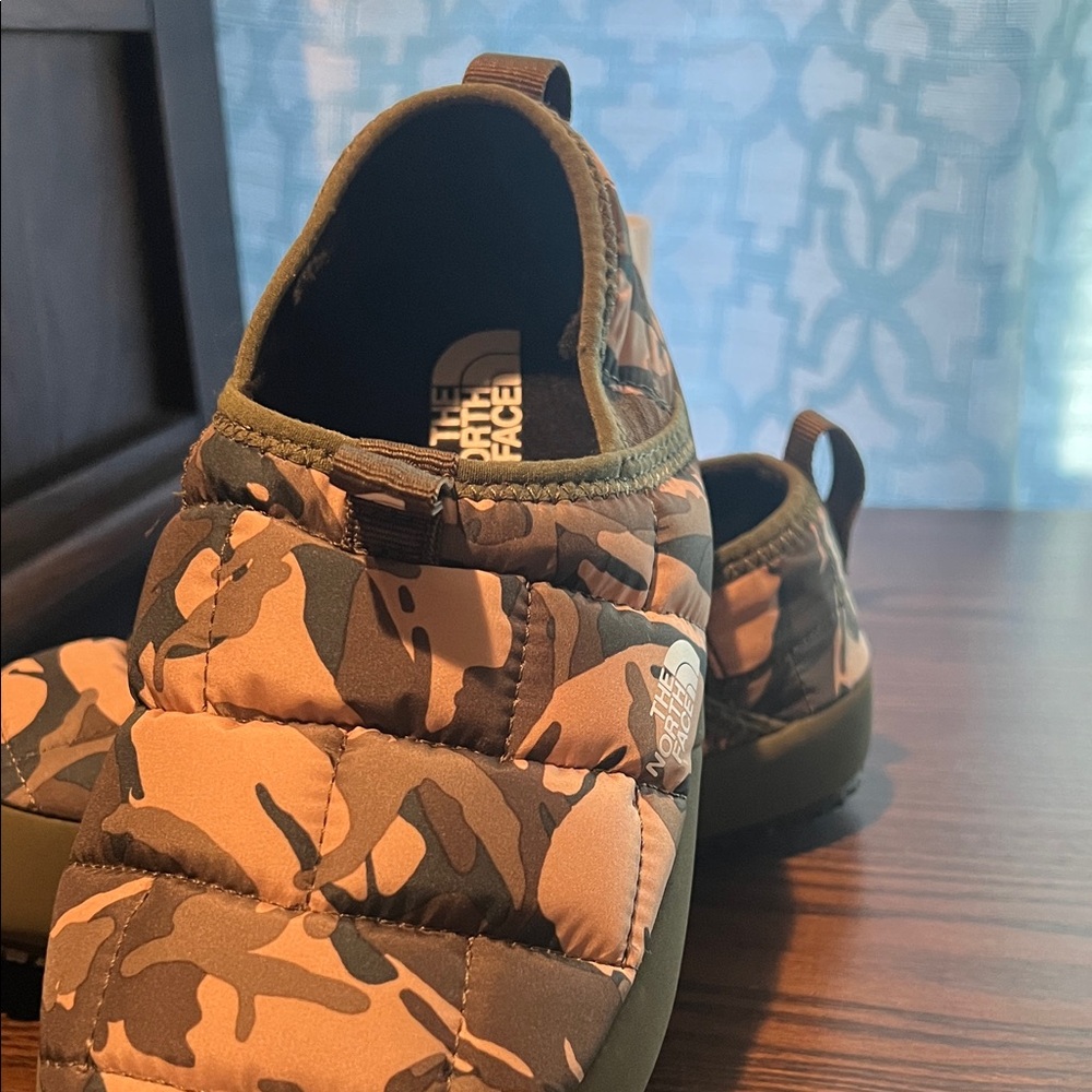 The North Face Kids Camouflage Slippers
